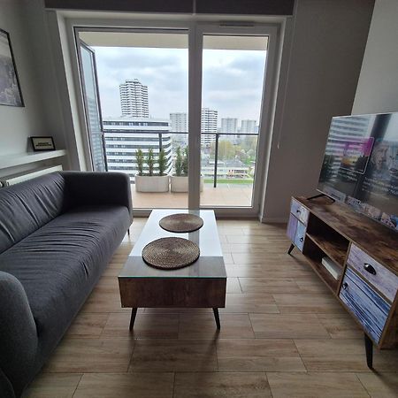 Apartament Wsrod 1000Cy Swiatel - Z Parkingiem W Hali Garazowej- Duzy Balkon Z Lezakami - Piekny Widok Noca Na Panorame Tysiaclecia Katoviçe Dış mekan fotoğraf