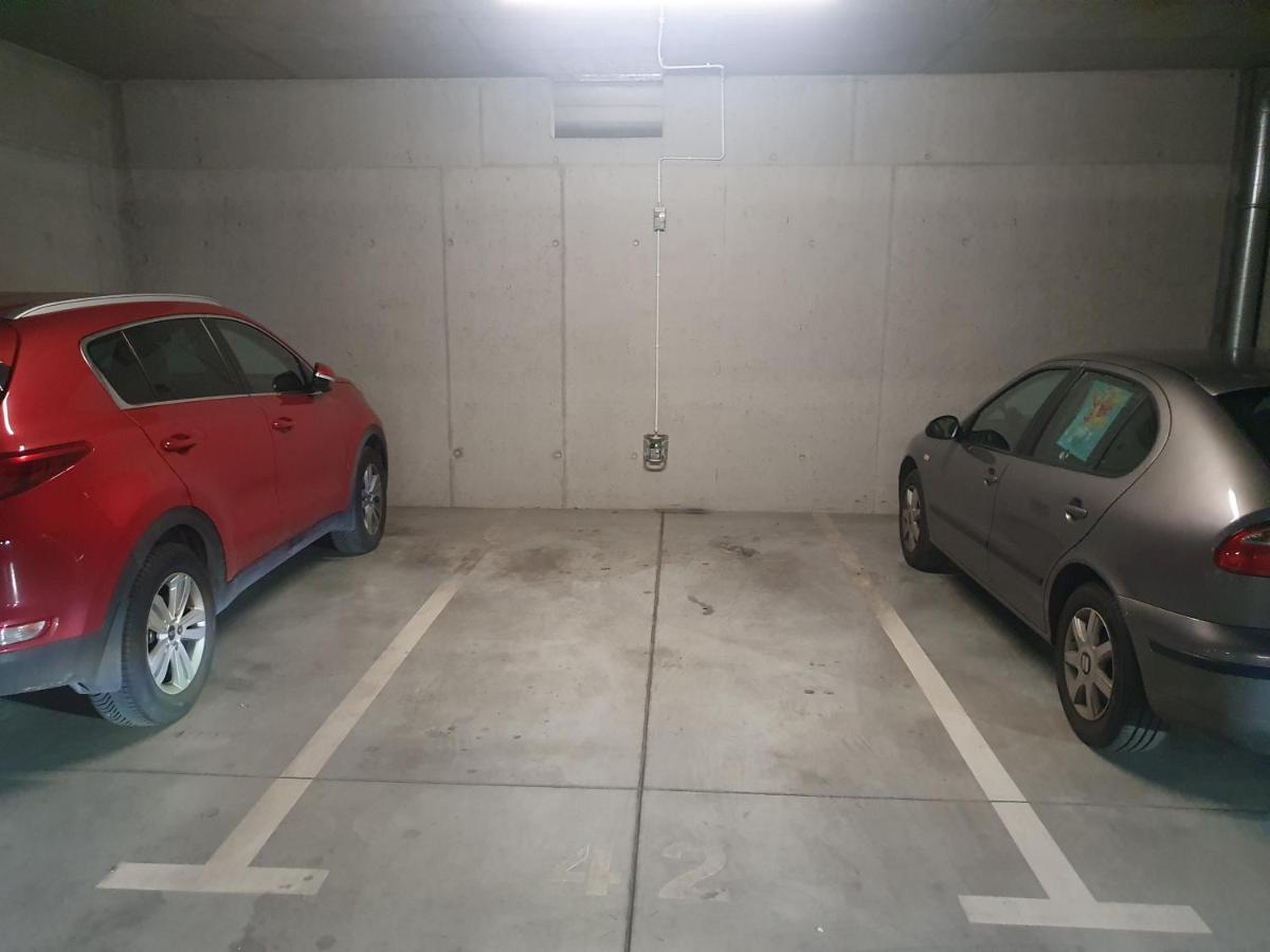 Apartament Wsrod 1000Cy Swiatel - Z Parkingiem W Hali Garazowej- Duzy Balkon Z Lezakami - Piekny Widok Noca Na Panorame Tysiaclecia Katoviçe Dış mekan fotoğraf